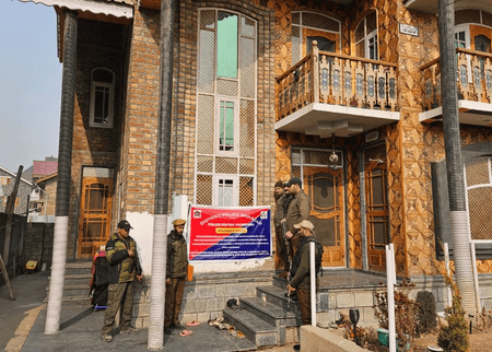 श्रीनगर पुलिस ने कुख्यात ड्रग तस्कर के पिता की दो करोड़ की संपत्ति जब्त की