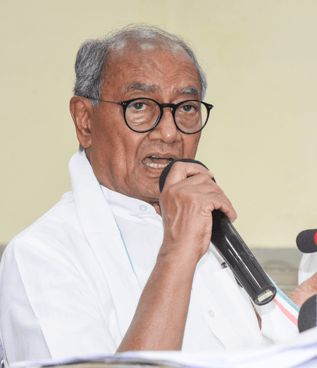 पीएम मोदी पर अभद्र टिप्पणी करने वाले के खिलाफ हो सख्त कार्रवाई: दिग्विजय सिंह