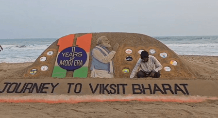 पीएम मोदी के 11 साल के कार्यकाल पर सुदर्शन पटनायक ने रेत से बनाई उनकी आकृति, सभी बड़ी योजनाओं को भी दिया स्थान