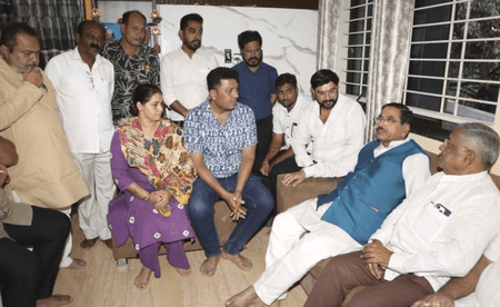 कर्नाटक लव जिहाद मामला: प्रल्हाद जोशी ने हुबली पीड़िता के परिवार से मुलाकात की