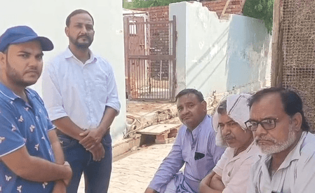 अहमदाबाद विमान हादसे में आगरा के नीरज लवानिया और पत्नी की मौत, भाई को फोन कर कहा था '12 घंटे बाद करेंगे बात'