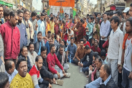 झारखंड: पाकुड़ में स्कूल बस से कुचलकर युवक की मौत के बाद फूटा जनाक्रोश, सड़कों पर जाम, बाजार बंद