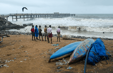 श्रीलंकाई नौसेना ने तमिलनाडु के 5 मछुआरों को किया गिरफ्तार