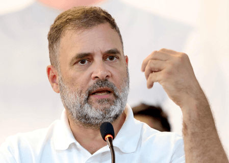 गुरदासपुर में राहुल गांधी को बाढ़ प्रभावित गांवों में जाने से रोका गया, कांग्रेस नेताओं ने सरकार को घेरा