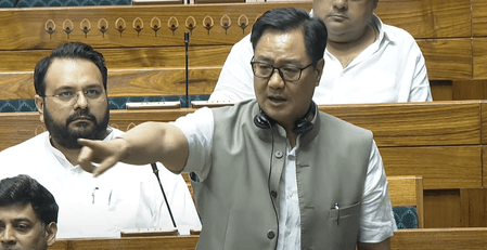किरेन रिजिजू का हमला, कहा- देश की टैक्स मनी को हंगामा करके विपक्ष कर रहा बर्बाद