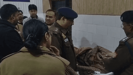 इटावा: आगरा हाईवे पर श्रद्धालुओं से भरी डबल डेकर बस पलटी, 10 घायल