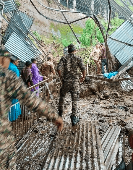 जम्मू-कश्मीर में सभी प्रमुख मार्ग बंद, लोगों से अनावश्यक यात्रा से बचने की अपील