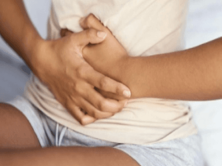 बार-बार होती है नाभि खिसकने गिरने की समस्या, इस आसनों से दूर हो सकता है पेट दर्द