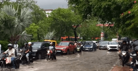 दिल्ली-एनसीआर में बारिश से मिली गर्मी और प्रदूषण से राहत