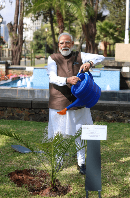 'एक पेड़ मां के नाम' के तहत प्रधानमंत्री मोदी ने इथियोपिया में अपने समकक्ष के साथ किया पौधारोपण