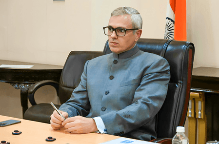आईएमएफ के फैसले से उमर अब्दुल्ला हैरान, पूछा ' कैसे होगा तनाव कम, जब पाकिस्तान फंड का इस्तेमाल तबाही मचाने में कर रहा'