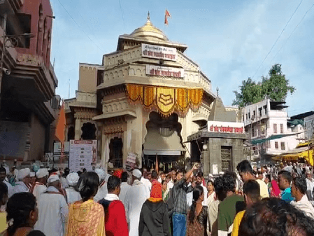 पापांकुशा एकादशी पर विठोबा मंदिर में श्रद्धालुओं का तांता, दर्शन के लिए लगी लंबी लाइन