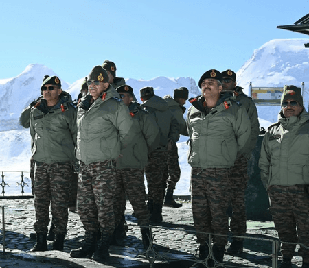 अग्रिम चौकियों पर पहुंचे सेनाध्यक्ष, सीमा क्षेत्र में सैन्य तैयारियों की समीक्षा