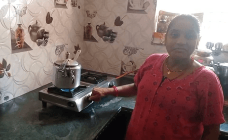 मध्य प्रदेश : 'उज्ज्वला योजना' से लाभान्वित हो रहीं जबलपुर की महिलाएं, पीएम मोदी का जताया आभार