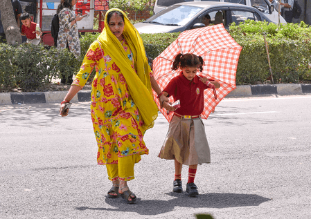 एनसीआर में हीट वेव का प्रकोप जारी, 26 अप्रैल से मौसम बदलेगा, हल्की बारिश से मिलेगी राहत