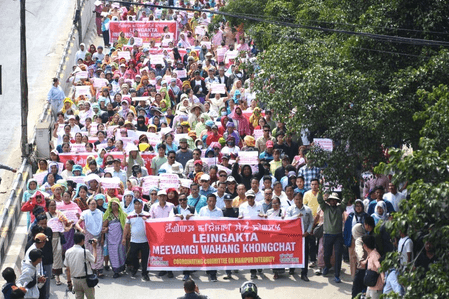 मणिपुर : इंफाल घाटी में बढ़ते प्रदर्शनों के बीच सीएम ने बच्चों के शव लेने की परिवारों से अपील की