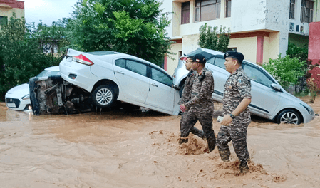 जम्मू : बाढ़ में 3500 से अधिक लोगों को सुरक्षित स्थानों पर पहुंचाया गया