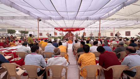 नई दिल्ली : अक्षरधाम में भव्य अन्नकूट उत्सव, 1,232 व्यंजनों से भगवान का पूजन