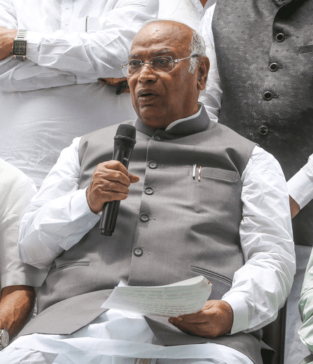 'लोकतंत्र के लिए अहम है मतदाता सूची संशोधन पर चर्चा', खड़गे ने राज्यसभा के उपसभापति को लिखा पत्र