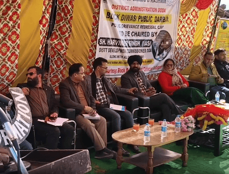 जम्मू-कश्मीर: डोडा में भूस्खलन प्रभावितों के लिए विशेष ब्लॉक दिवस कैंप, डीडीसी ने सुनीं लोगों की समस्याएं