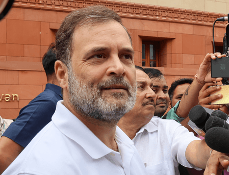 राहुल गांधी का बड़ा दावा,'हमारे पास एटम बम है, फटेगा तो हिंदुस्तान में चुनाव आयोग कहीं नहीं दिखेगा'
