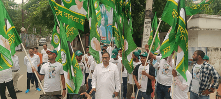 राहुल गांधी की वोटर अधिकार यात्रा छपरा पहुंची, हाथी-घोड़े और बैंड-बाजे के साथ हुआ स्वागत