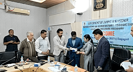 राजौरी के कृषि उद्यमियों को सीएसएस का मिल रहा लाभ, पीओएस और माइक्रो एटीएम वितरित