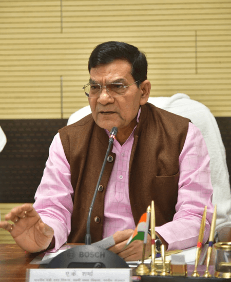 काशी के आधारभूत ढांचे का सुदृढ़ीकरण सरकार की शीर्ष प्राथमिकताओं में शामिल: एके शर्मा