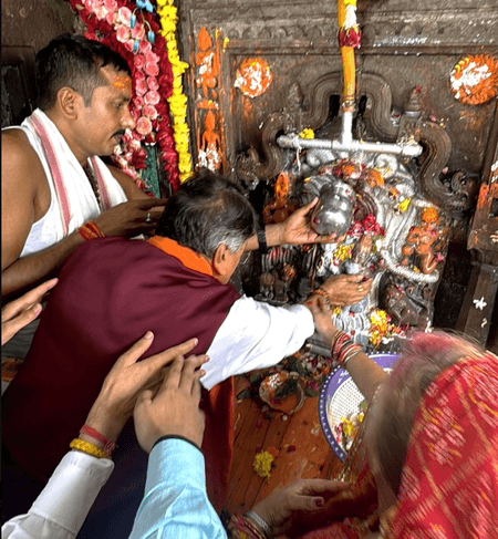 मध्य प्रदेश: नागपंचमी पर नागचंद्रेश्वर पहुंचे मंत्री कैलाश विजयवर्गीय, बोले- हर साल आता हूं इनके द्वार