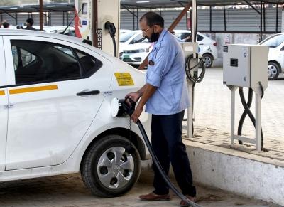 भारत में 72,000 ईवी पब्लिक चार्जिंग स्टेशन स्थापित करने के लिए 2,000 करोड़ रुपए आवंटित