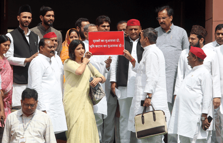 चुनाव आयोग को जिम्मेदार अधिकारियों के खिलाफ कार्रवाई करनी चाहिए : सपा