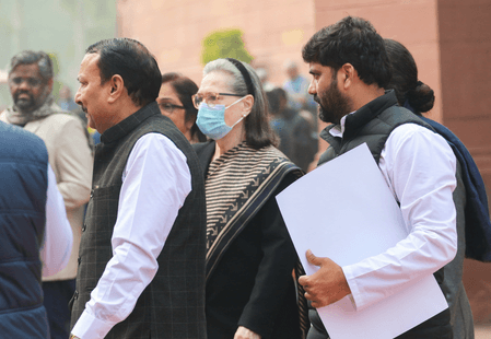 सोनिया गांधी के खिलाफ वोटर लिस्ट मामले में रिवीजन पिटीशन की सुनवाई टली