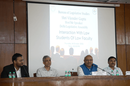 दिल्ली विधानसभा अध्यक्ष विजेंद्र गुप्ता ने डीयू के लॉ स्टूडेंट्स से बातचीत की