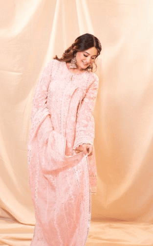 माही विज ने अपनी अदाओं से बिखेरा जलवा, तस्वीरों में दिखाया खास अंदाज