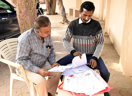 लखनऊ: जिला निर्वाचन अधिकारी विशाख जी. ने बीएलओ को दिए दिशा-निर्देश