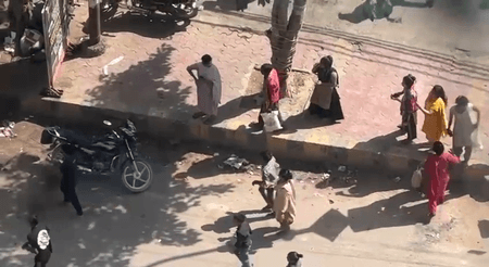 नोएडा में धरना-प्रदर्शन के बीच पुलिस अलर्ट, सोसायटी की मेड ने भी पैसे बढ़ाने की मांग को लेकर किया हंगामा