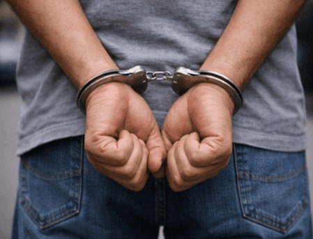 मुंबई में फर्जी ‘बाबा बंगाली’ पर रेलवे की बड़ी कार्रवाई, 15 हजार प्रचार पोस्टर जब्त, एक गिरफ्तार