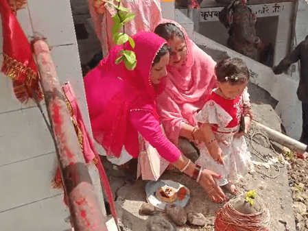 हिमाचल की वादियों में बसा चमत्कारी मंदिर, जहां पत्थर टकराने से पूरी होती है मुराद