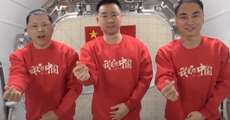 चीनी अंतरिक्ष यात्रियों ने स्पेस से मातृभूमि की समृद्धि की शुभकामनाएं दी