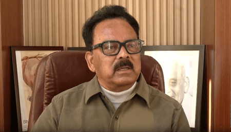 'गांधी सरनेम विवाद' पर सुखदेव भगत का पलटवार, कहा- चुराया नहीं, कांग्रेस की रगों में गांधी हैं