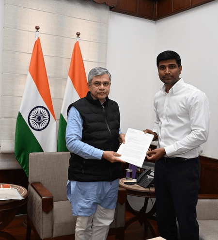 सोशल मीडिया के लिए उम्र-आधारित नियमन पर विचार करे केंद्र: टीडीपी