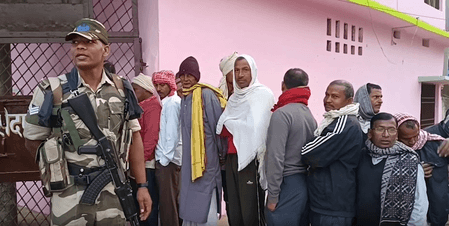बिहार चुनाव के दूसरे और अंतिम चरण के लिए मतदान जारी, मतदाताओं में दिख रहा खास उत्साह