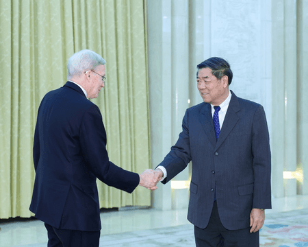 चीनी उप-प्रधानमंत्री ने चीन-अमेरिका आर्थिक और व्यापार संबंधों के स्थिर विकास पर जोर दिया