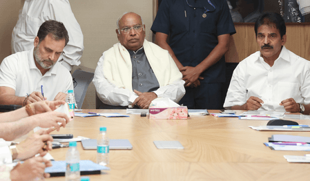 कांग्रेस ने विशेष सत्र से पहले जारी किया तीन-लाइन का व्हिप, सांसदों को सदन में अनिवार्य उपस्थिति के निर्देश