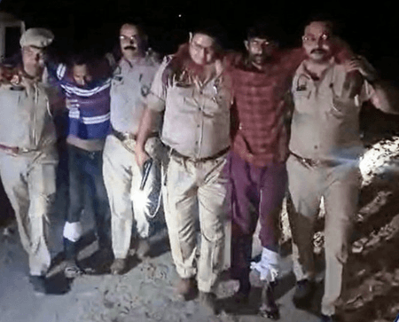 पुलिस और शिकारियों के बीच मुठभेड़, दो आरोपियों के पैरों में लगी गोली, तीन अन्य गिरफ्तार