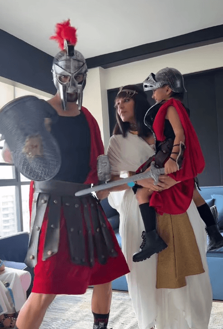 सोहा अली खान और नेहा धूपिया ने परिवार के साथ हेलोवीन मनाया