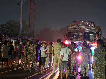 धनबाद में भू-धंसान: कतरास की टंडाबाड़ी बस्ती में 20 घर जमीन में समाए, एनएच-32 जाम