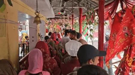 जम्मू-कश्मीर : महानवमी पर बावे वाली माता मंदिर में श्रद्धालुओं का लगा तांता