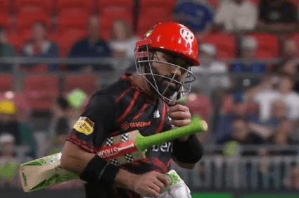 बीबीएल: मोहम्मद रिजवान की हुई बेइज्जती, धीमी बल्लेबाजी की वजह से वापस बुलाया गया