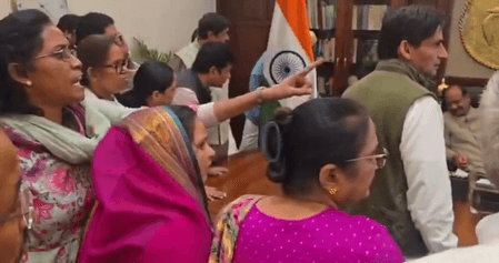 'लोकसभा स्पीकर के चैंबर में जबरन घुसे कांग्रेस सांसद, अपशब्द बोले', किरेन रिजिजू ने शेयर किया वीडियो